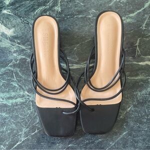 Black strap sandals with low heels